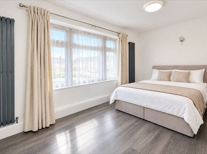 Room in a Shared House, Charlton Crescent, IG11