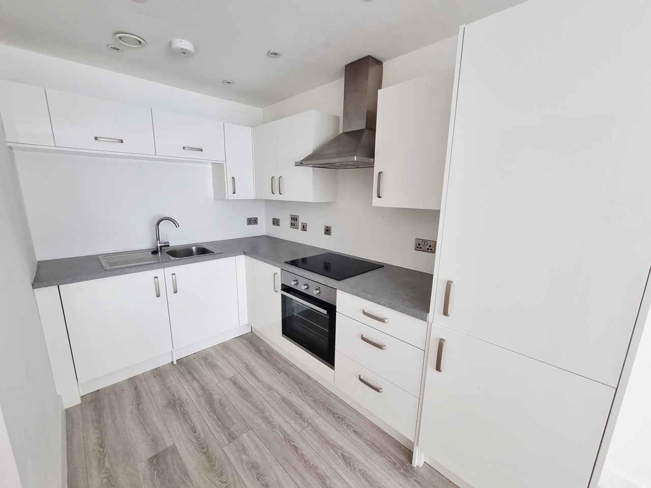 1 Bed Flat, The Silk Works, CV6 photo 3