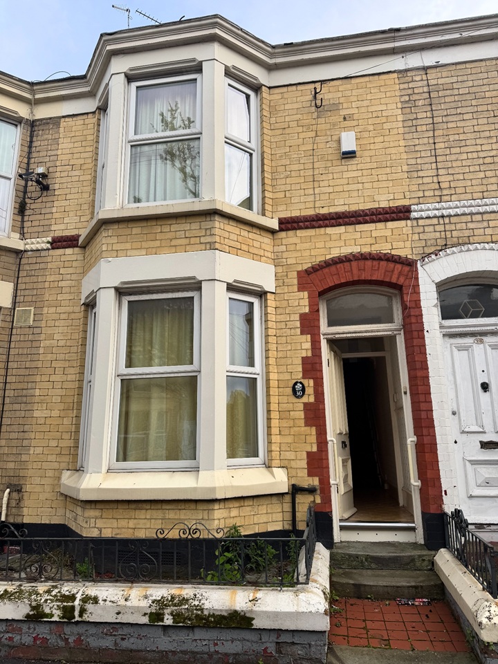 2 Bed Terraced House, Edinburgh Road, L7