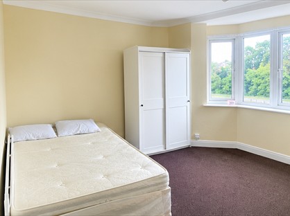 Room in a Shared Flat, Grove Road, E18