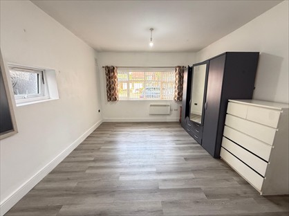 Studio Flat, Hughes Road, UB3
