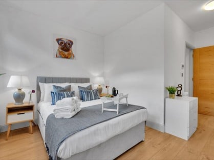 2 Bed Flat, Upper Richmond Road, SW15