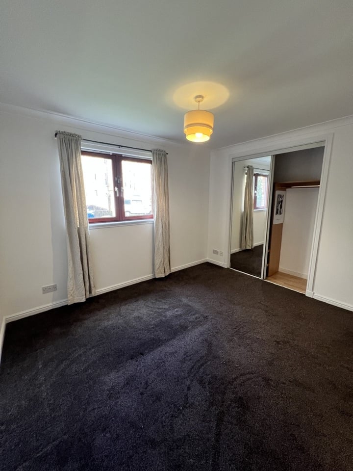 2 Bed Flat, Lymburn St, G3 photo 5