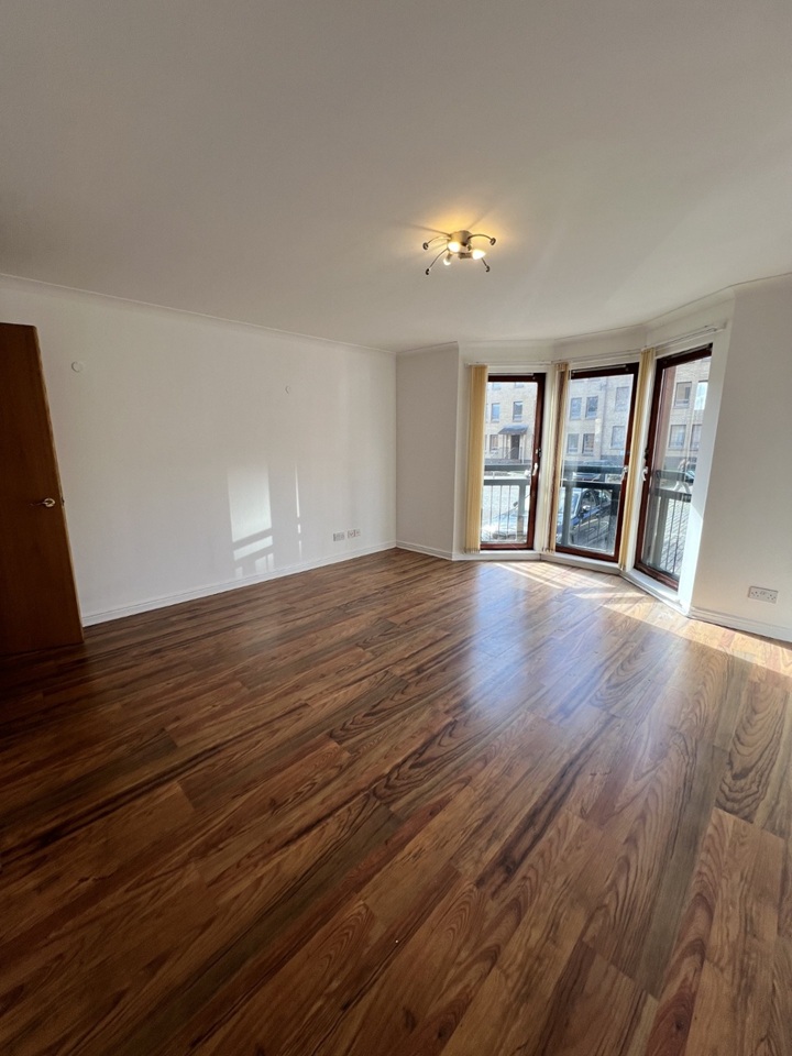 2 Bed Flat, Lymburn St, G3 photo 2