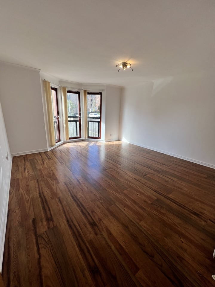 2 Bed Flat, Lymburn St, G3 photo 3