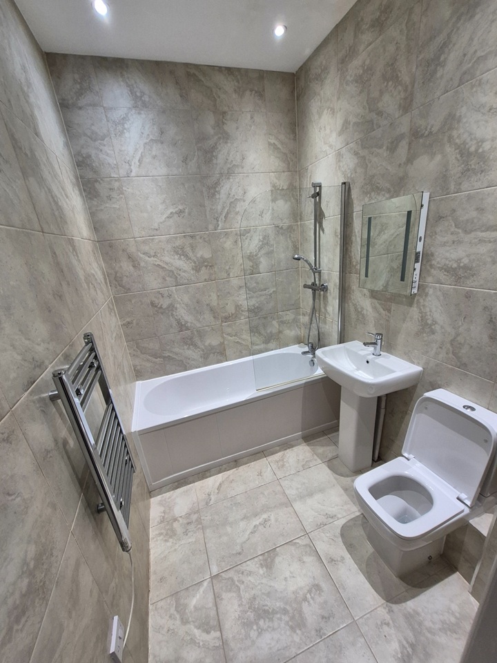 1 Bed Flat, Seel St, L1 photo 2