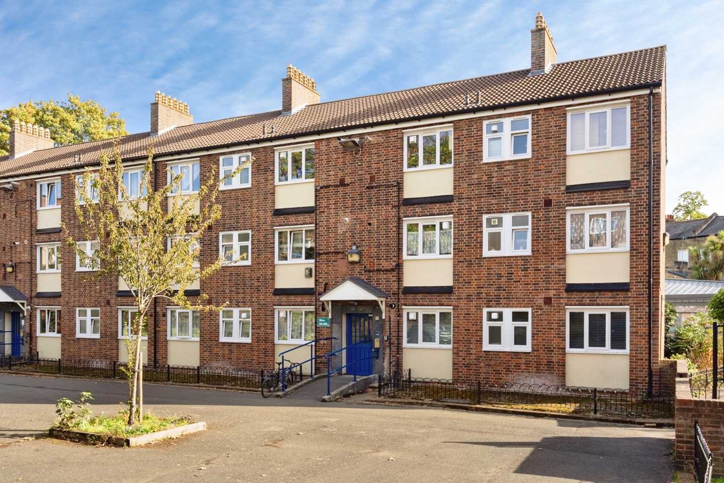 2 Bed Flat, Rutland Road, E9 photo 2