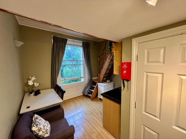Studio Flat, St. Stephens Gardens, W2 photo 3