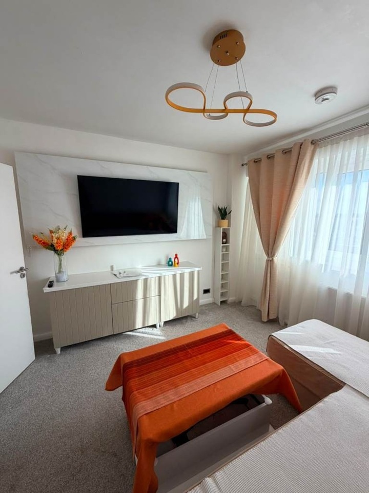 1 Bed Flat, Lampeter Square, W6 photo 5