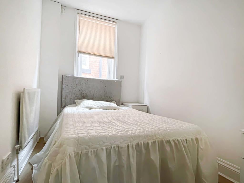 1 Bed Flat, Monument Road, B16 photo 3
