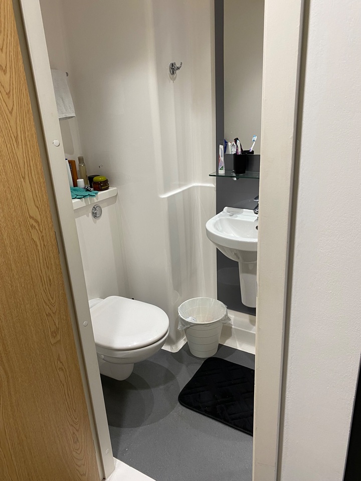 Room in a Shared Flat, Bentley House, B4 photo 2