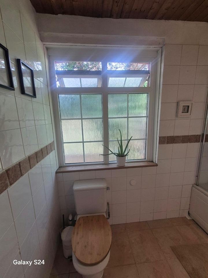 2 Bed Maisonette, The Upper Drive, BN3 photo 2