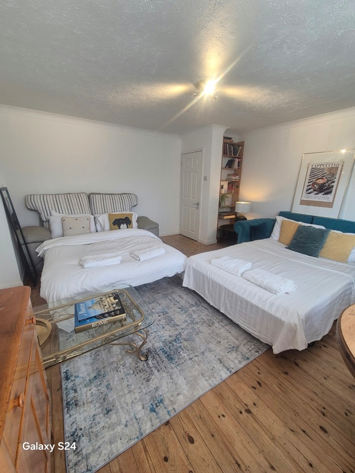 2 Bed Maisonette, The Upper Drive, BN3 photo 4