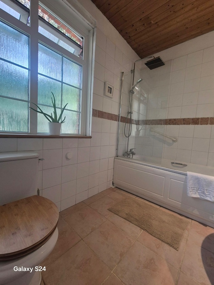 2 Bed Maisonette, The Upper Drive, BN3 photo 5