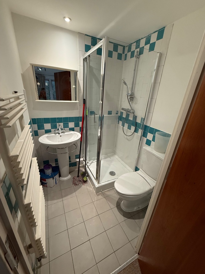 2 Bed Flat, The Pinnacle, RG1 photo 3
