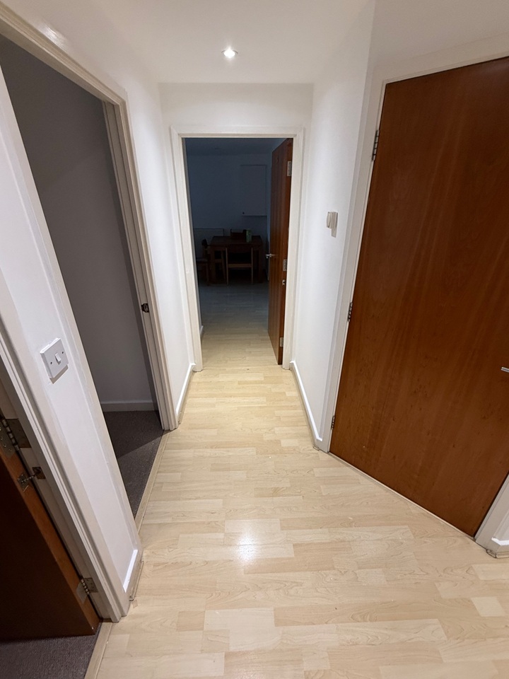 2 Bed Flat, The Pinnacle, RG1 photo 4