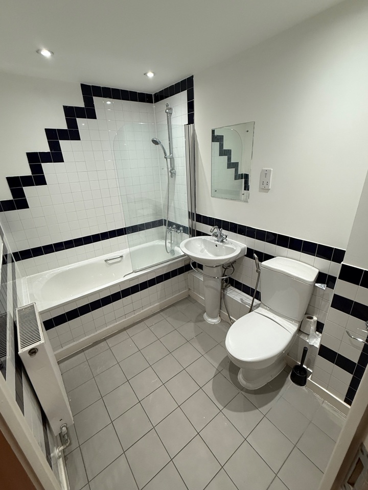 2 Bed Flat, The Pinnacle, RG1 photo 5