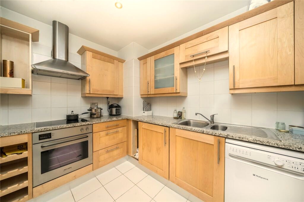 1 Bed Flat, Belvedere Road, SE1 photo 3