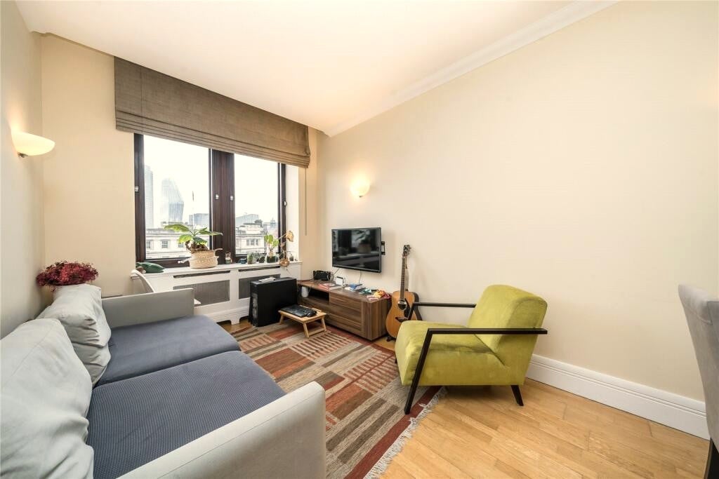 1 Bed Flat, Belvedere Road, SE1 photo 2