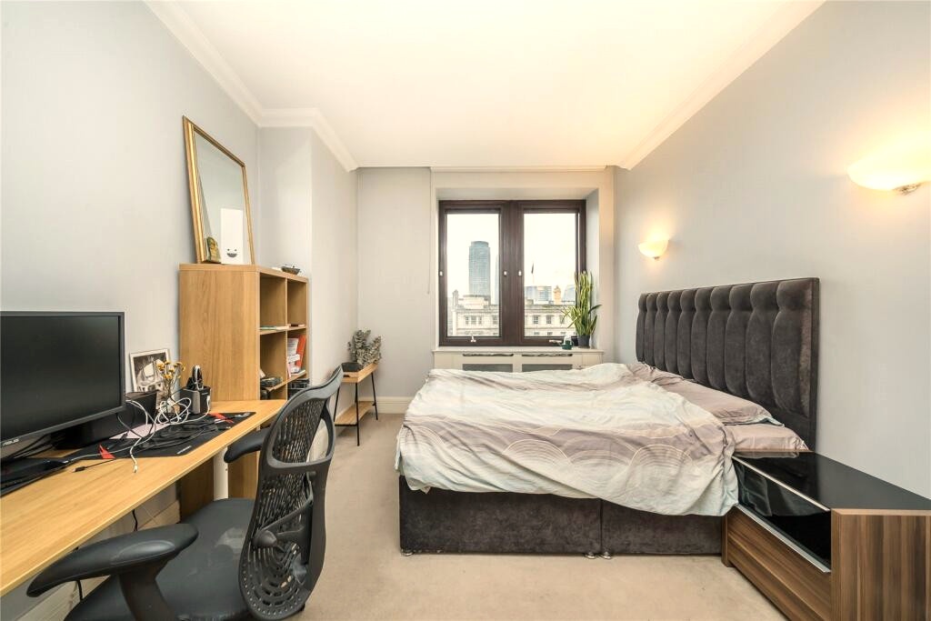 1 Bed Flat, Belvedere Road, SE1 photo 5