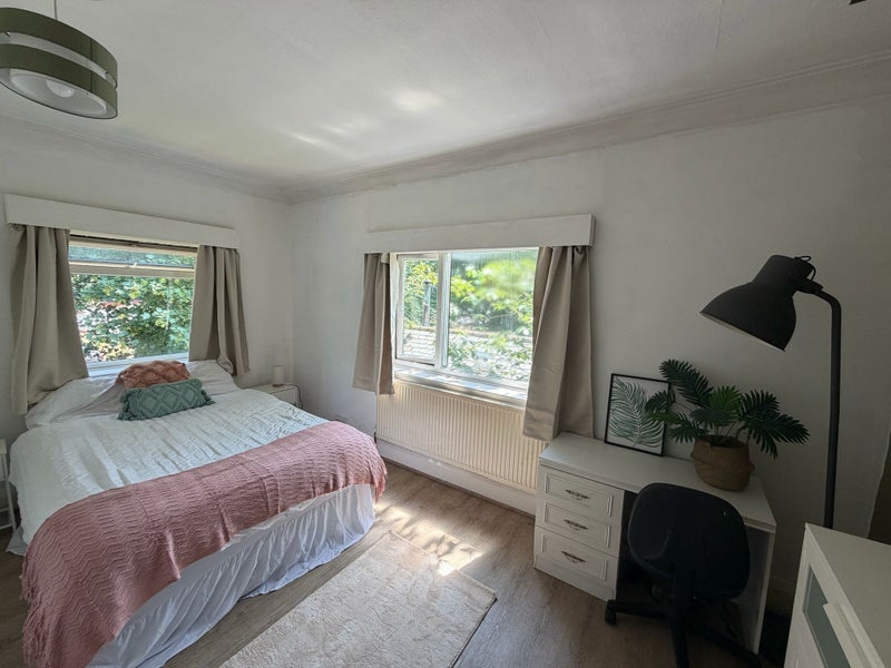Room in a Shared House, Otley Road, LS16