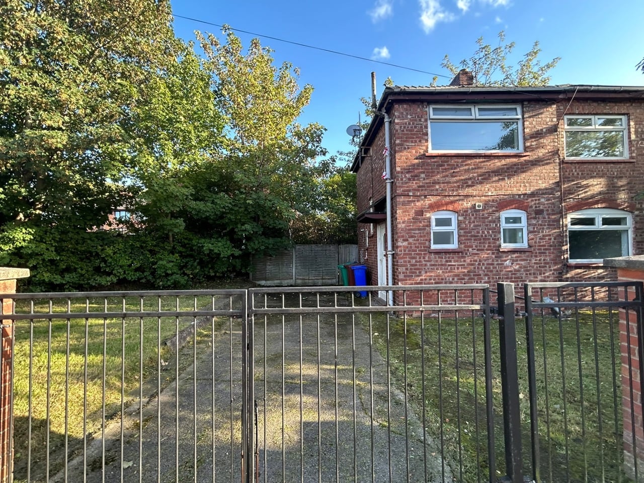 3 Bed Semi-Detached House, Surbiton Road, M40