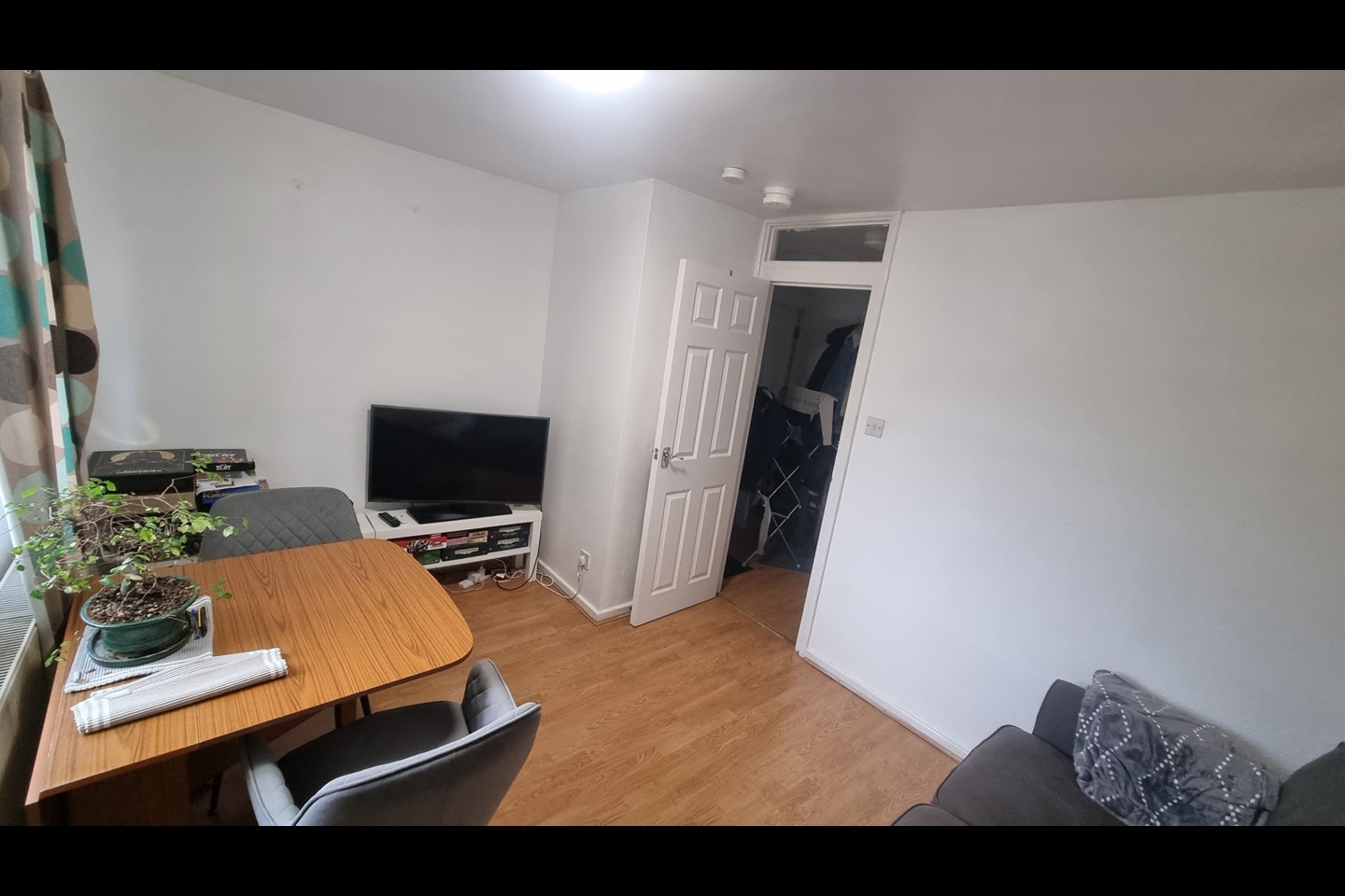 2 Bed Flat, St Matthias St, LS4 photo 3