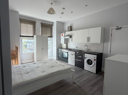 Studio Flat, Croydon Road, SE20