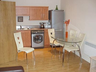 2 Bed Flat, Hartley Road, NG7 photo 3