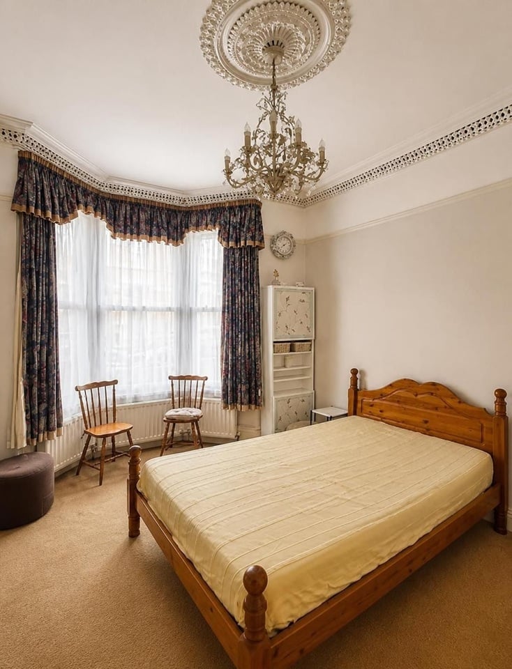 2 Bed Semi-Detached House, Broomwood Road, SW11