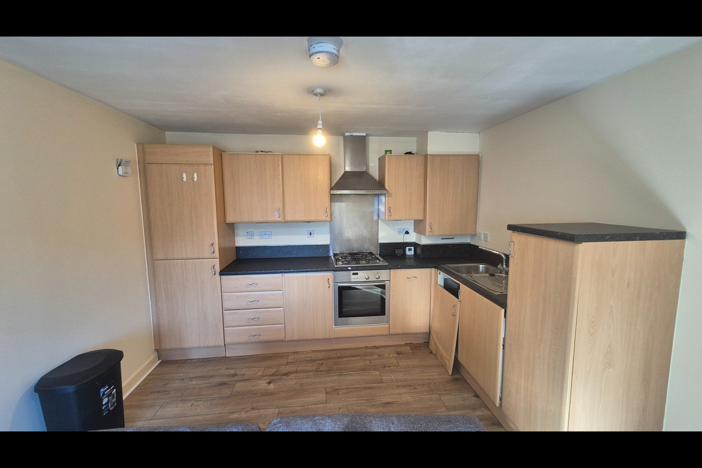1 Bed Flat, Priory Court, B5 photo 3