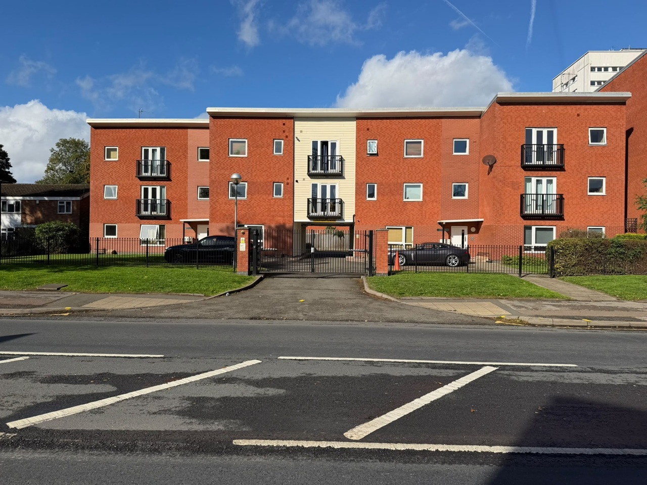 1 Bed Flat, Priory Court, B5