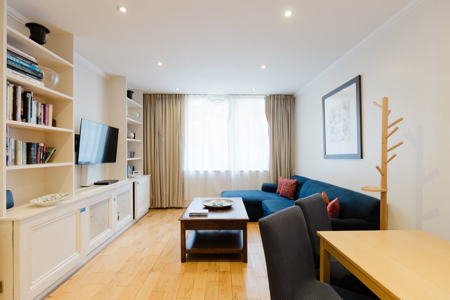 1 Bed Flat, Earls Court Road, W8