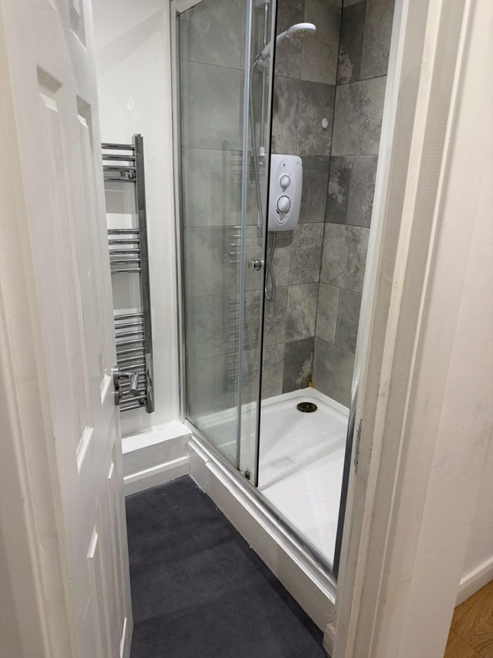 2 Bed Flat, East St, BS3 photo 2