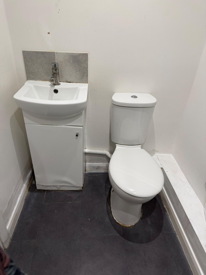 2 Bed Flat, East St, BS3 photo 3