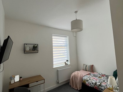 Room in a Shared House, Bath Street, OL9