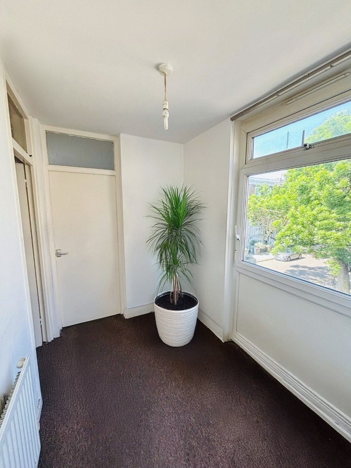 Room in a Shared Flat, Guildford Road, SW8 photo 5