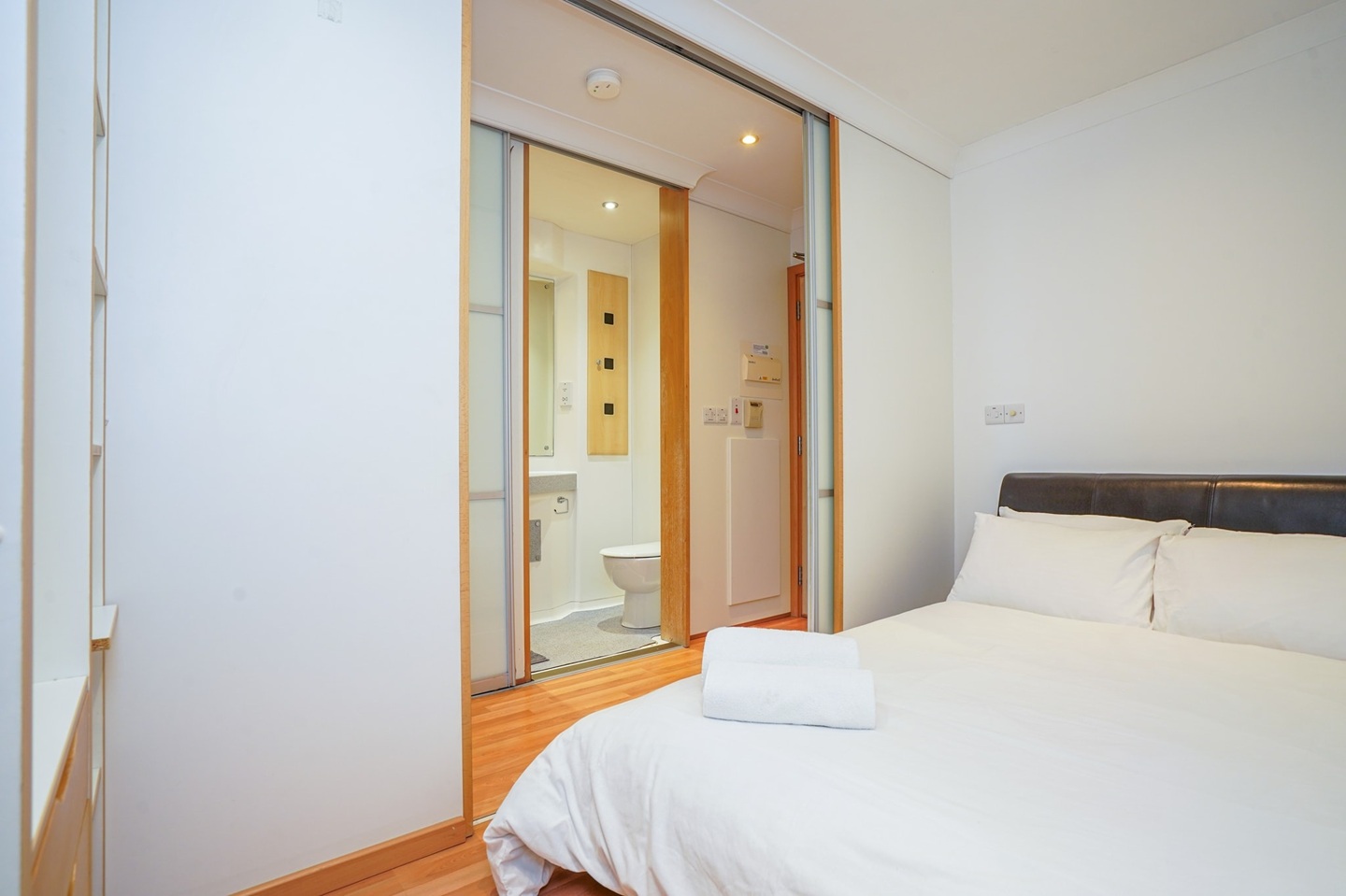 Studio Flat, Regent Street, LS2 photo 3