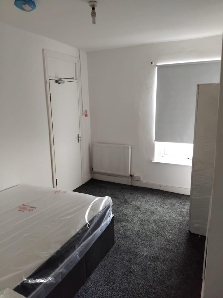 Room in a Shared House, Burlington Road, B10