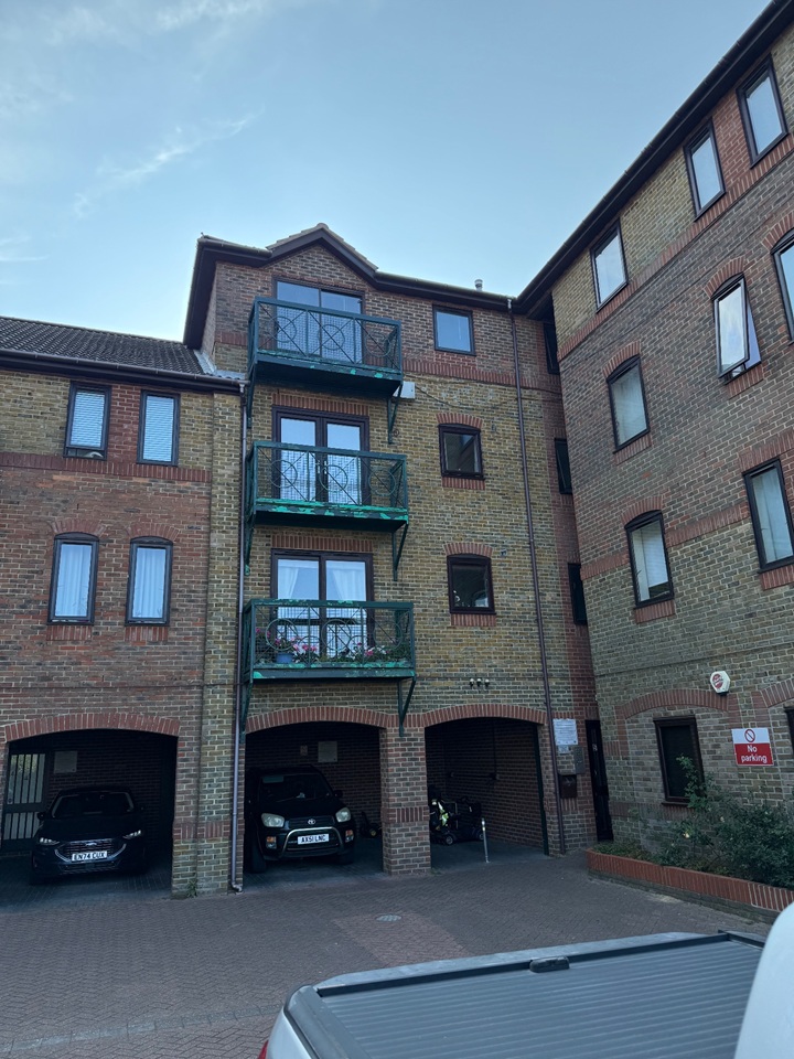 2 Bed Flat, Spitfire Court, SO19 photo 2