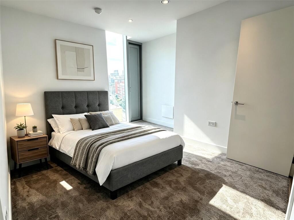 2 Bed Flat, Dantzic St, M4 photo 5