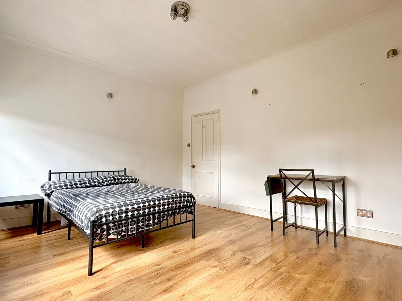 Room in a Shared Flat, De Morgan Road, SW6 photo 2