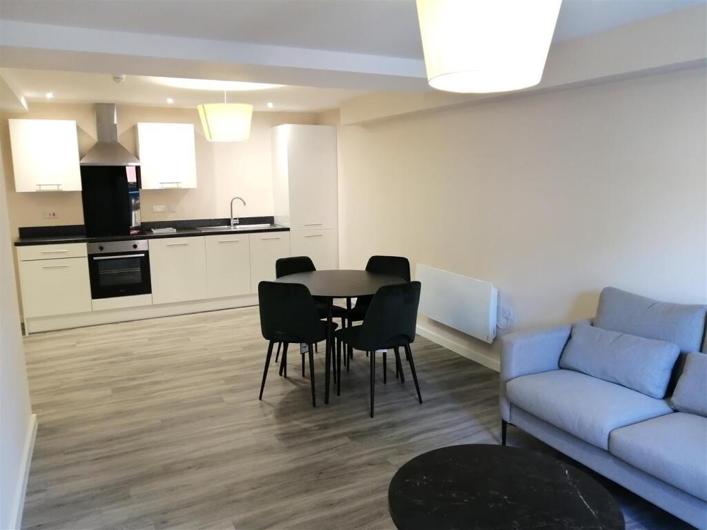 2 Bed Flat, Drawbridge House, M15 photo 2