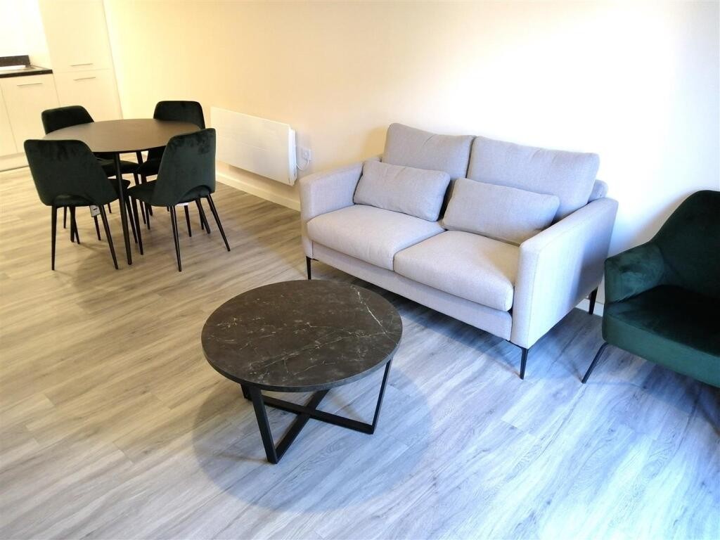 2 Bed Flat, Drawbridge House, M15 photo 5