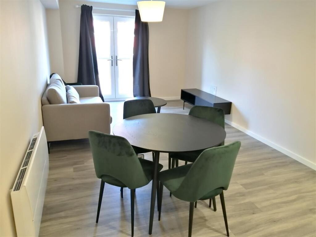 2 Bed Flat, Drawbridge House, M15 photo 3