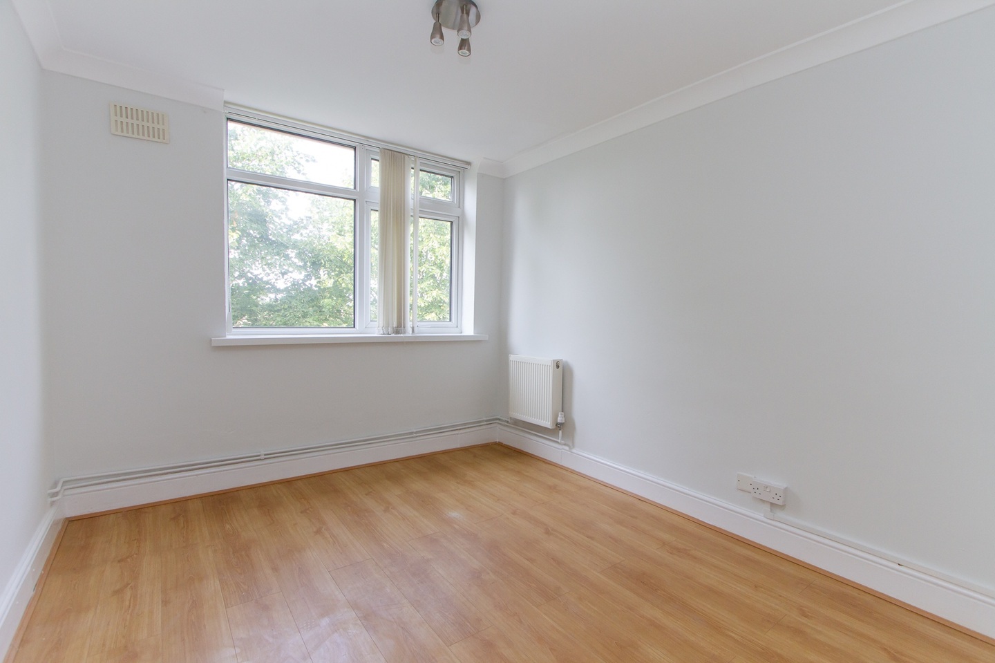 2 Bed Flat, Culworth Court, CV6 photo 4