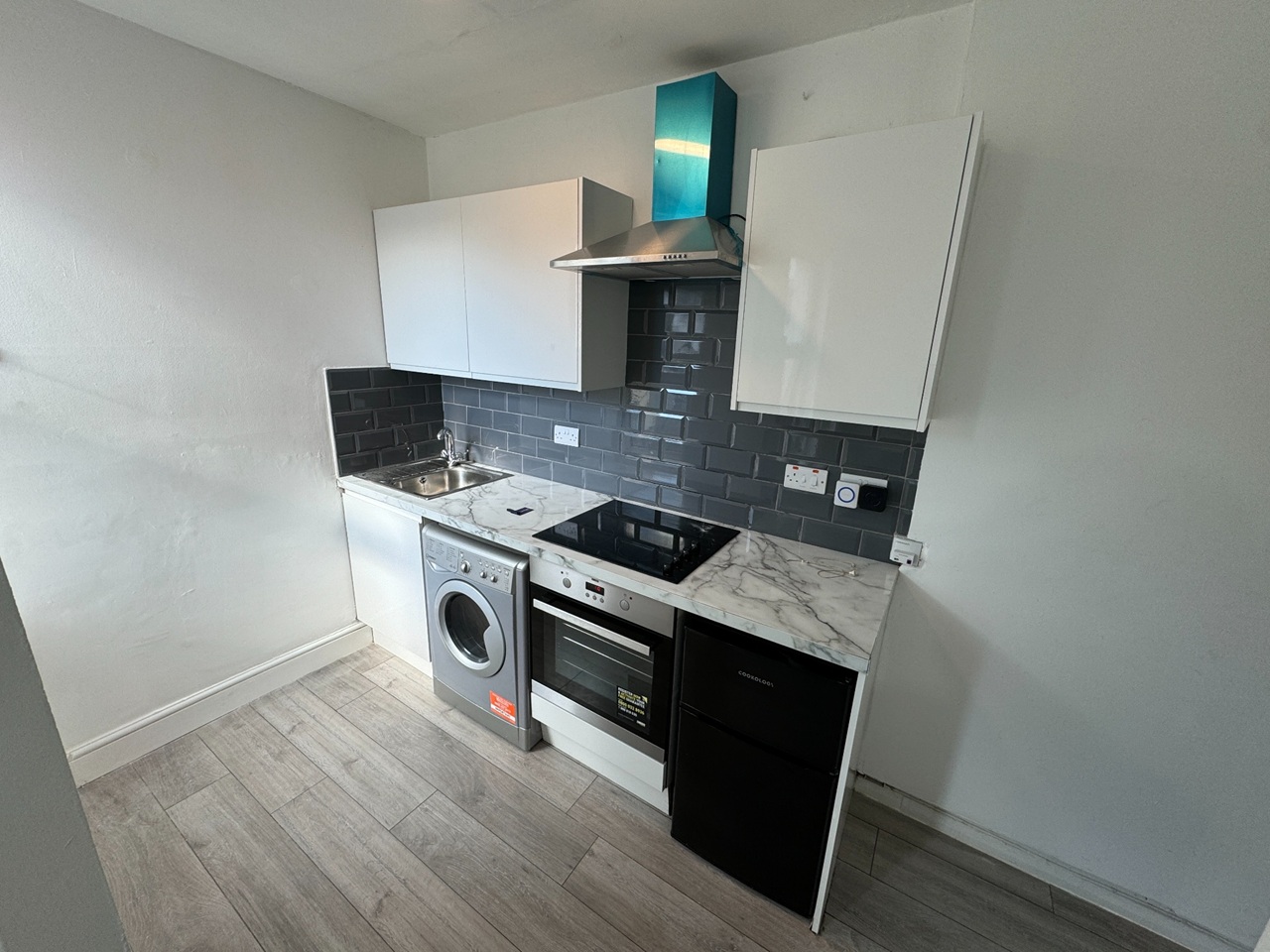 2 Bed Flat, Montpelier Road, BN1 photo 2