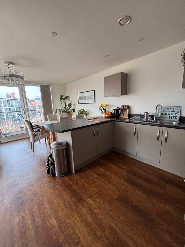 2 Bed Flat, Mason Way, B15 photo 3