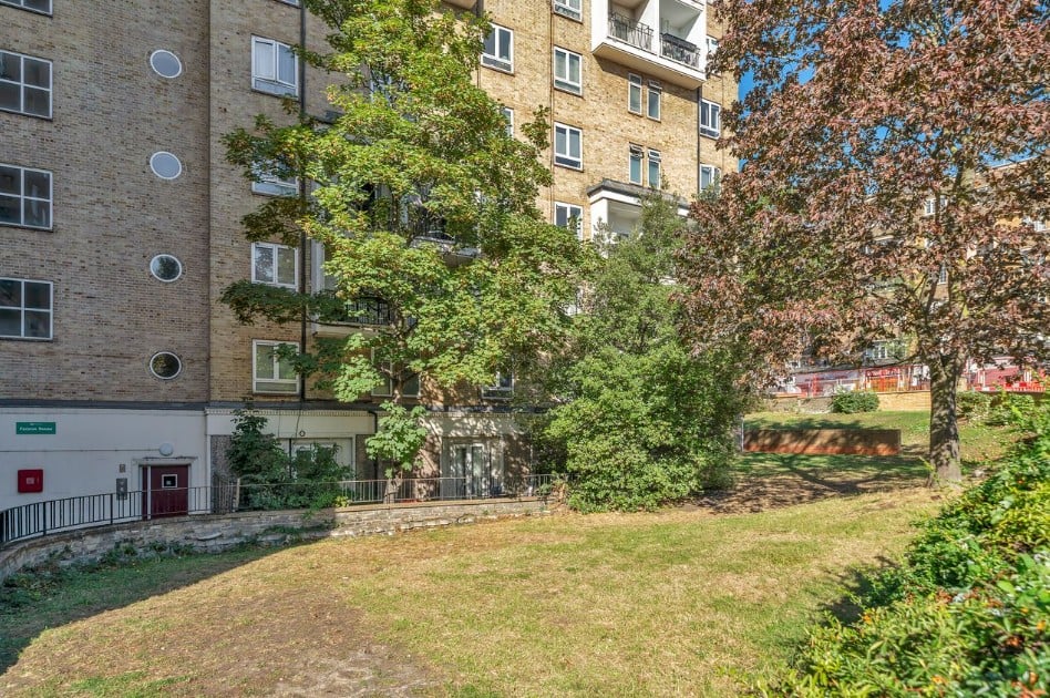 2 Bed Flat, Swiss Cottage, NW6 photo 2
