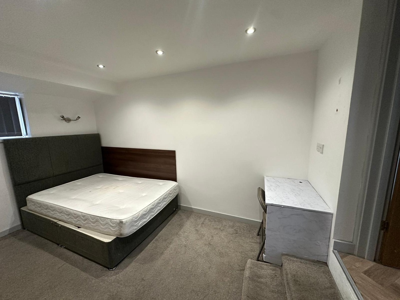 1 Bed Flat, Carey St, RG1 photo 2